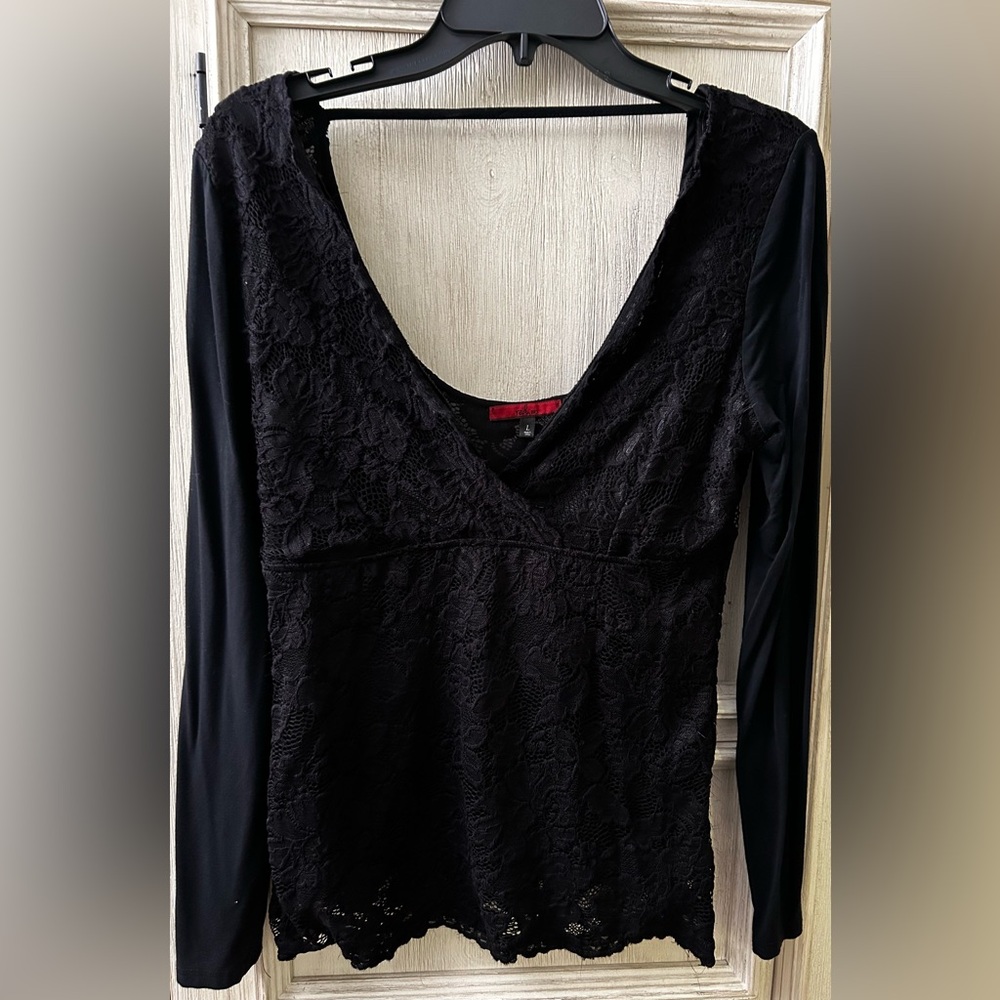 Red by Buckle large black blouse